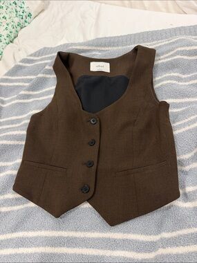 Aritzia brown vest top!